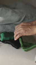 Шелковая наволочка «Зеленая груша» - 365 STUDIO